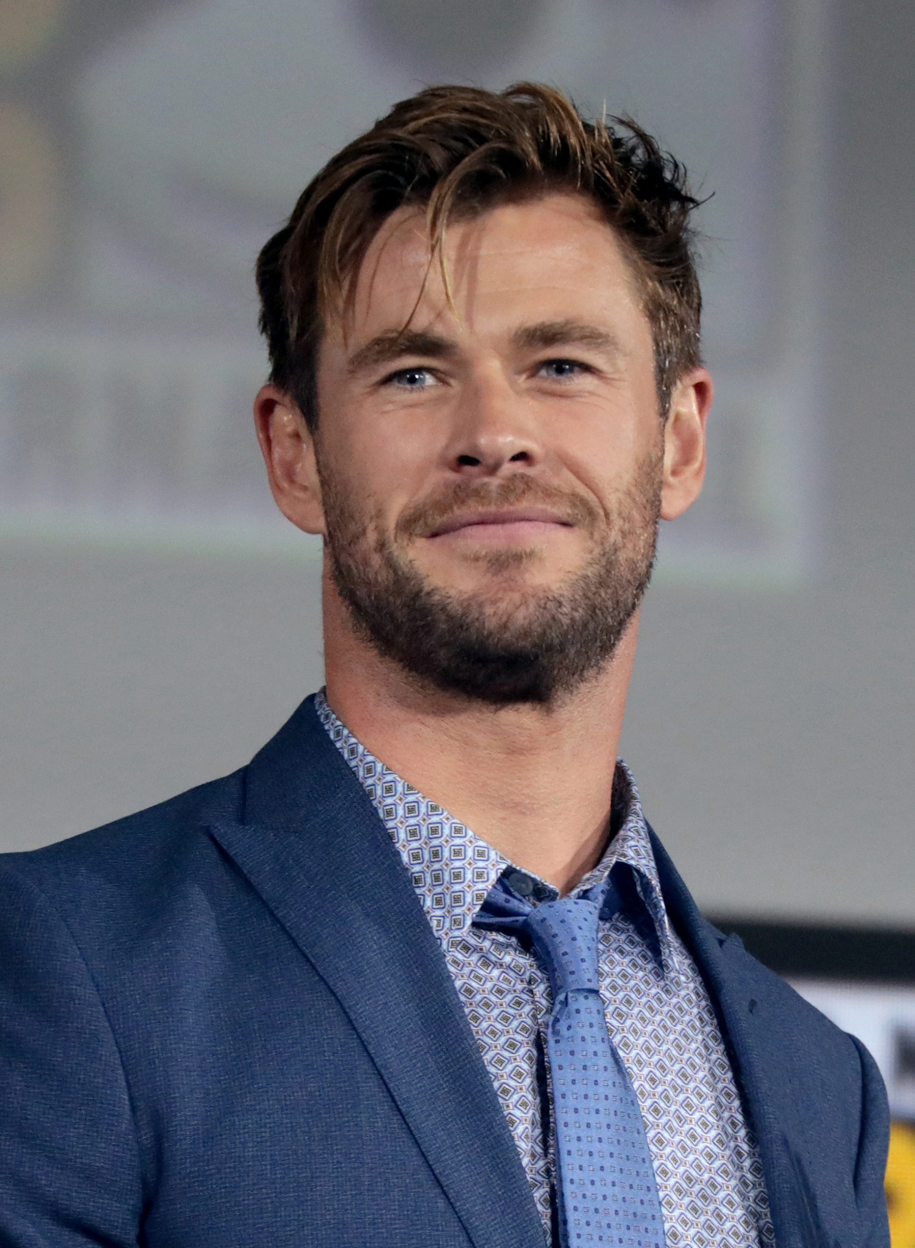 Chris Hemsworth tiết lộ những món đồ giúp phong cách trở nên lịch lãm