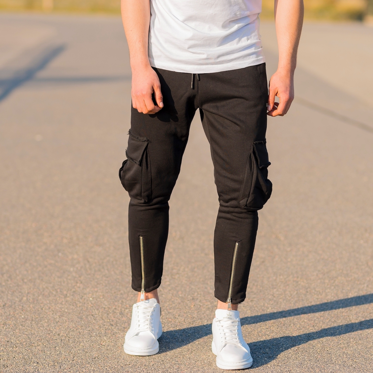 Quần jogger năng động tạo nên trang phục phong cách thời trang loungewear