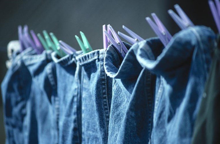 Bật mí cách bảo quản quần không bị phai màu, bền như mới mua