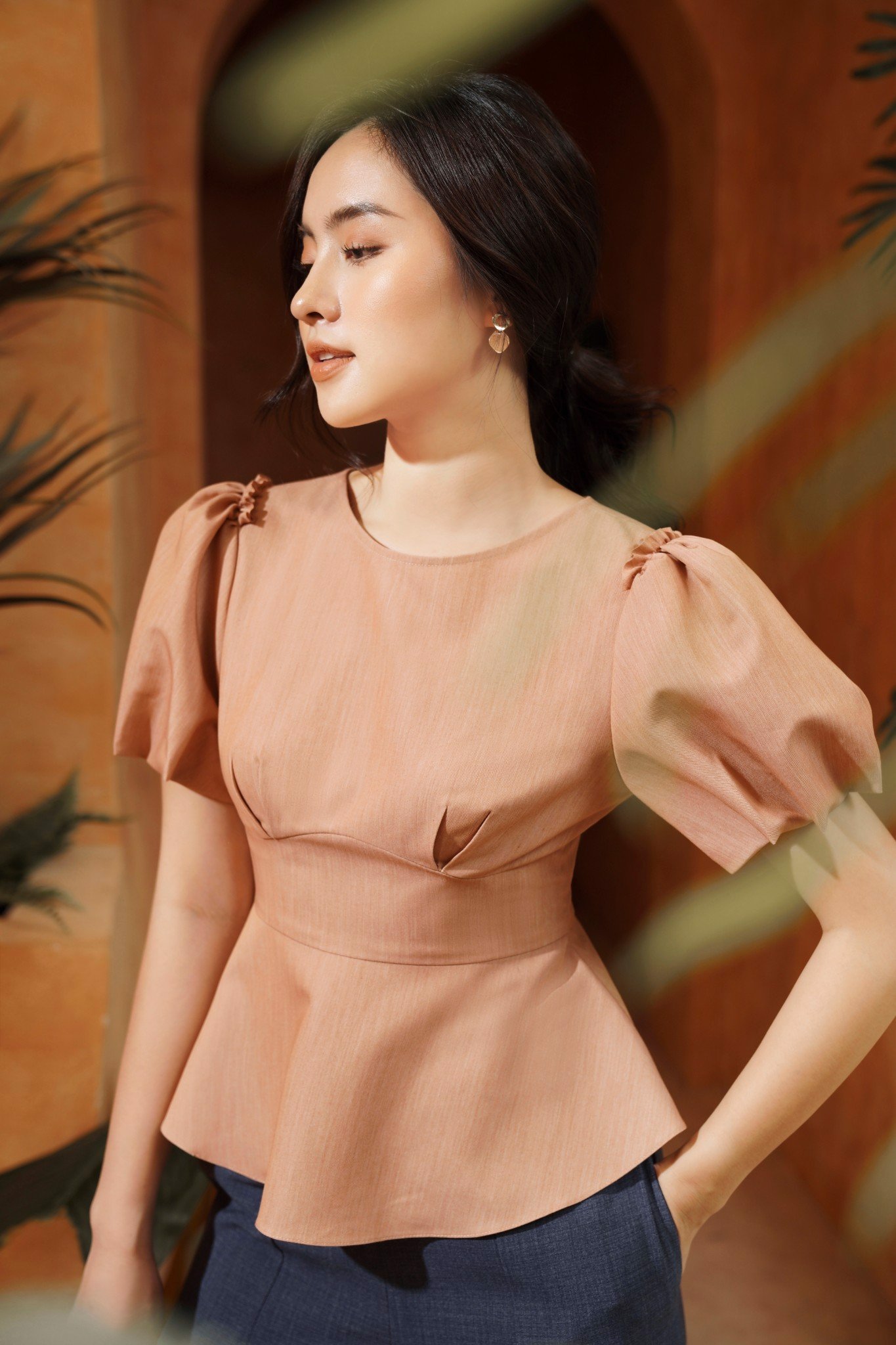 Áo peplum là một trong những sự lựa chọn đáng lưu tâm dành cho chị em công sở sau sinh